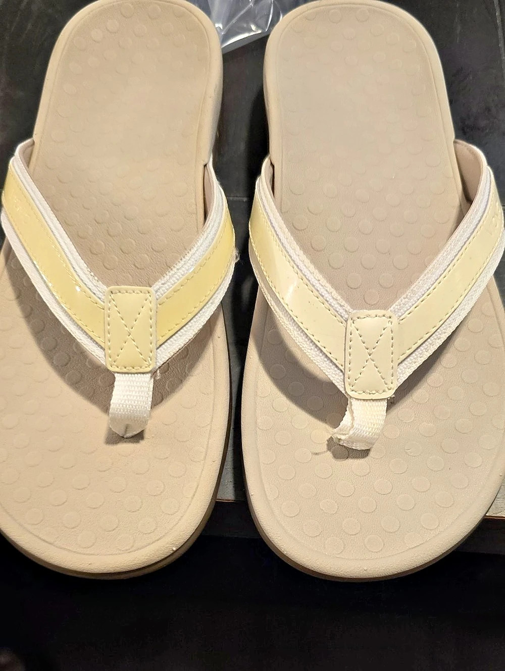 NWOT Vionic Tan And Yellow Toe-Post Sandals